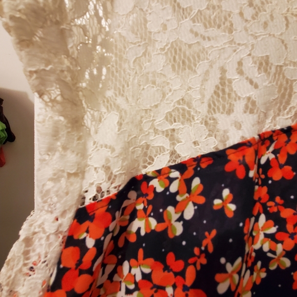 Papermoon Lace Floral Top - Picture 3 of 5
